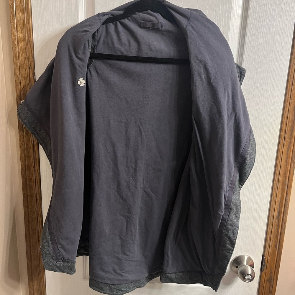 2/$50 Rare Lululemon Method Wrap - Size 4 - Grey - Picture 7 of 8